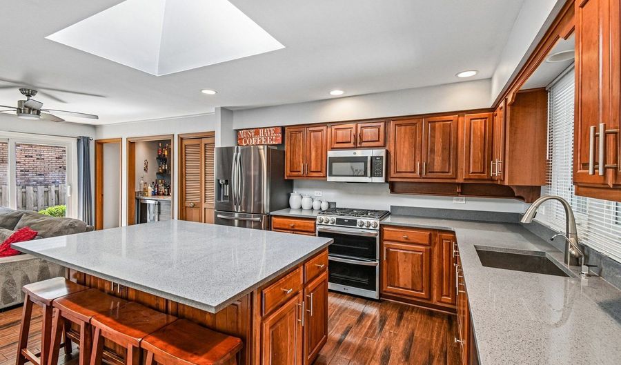815 S Salem Ave, Arlington Heights, IL 60005 - 3 Beds, 2 Bath