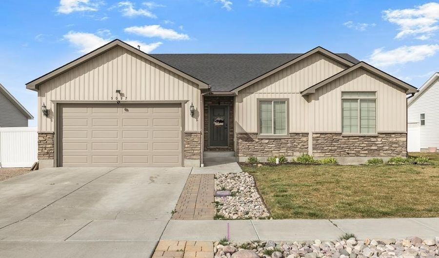 5097 Camden St, Chubbuck, ID 83202 - 6 Beds, 3 Bath