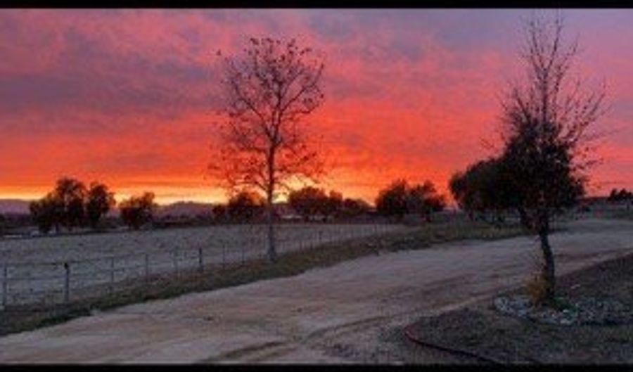 9259 Sierra Hwy, Agua Dulce, CA 91390 - 4 Beds, 4 Bath