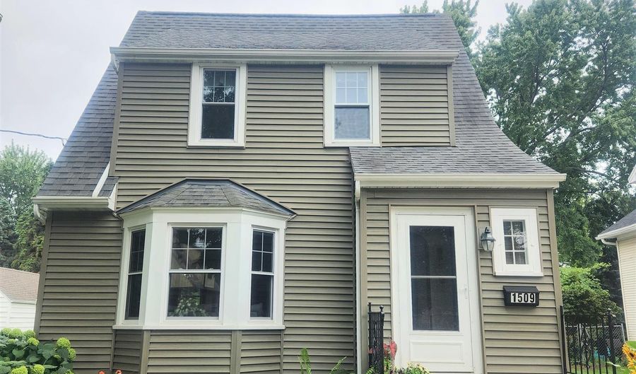 1509 W FRANKLIN St, Appleton, WI 54914 - 3 Beds, 1 Bath