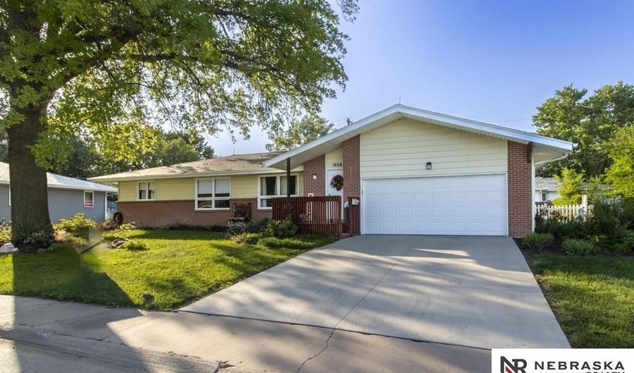 1828 William Dr, Beatrice, NE 68310 - 4 Beds, 2 Bath