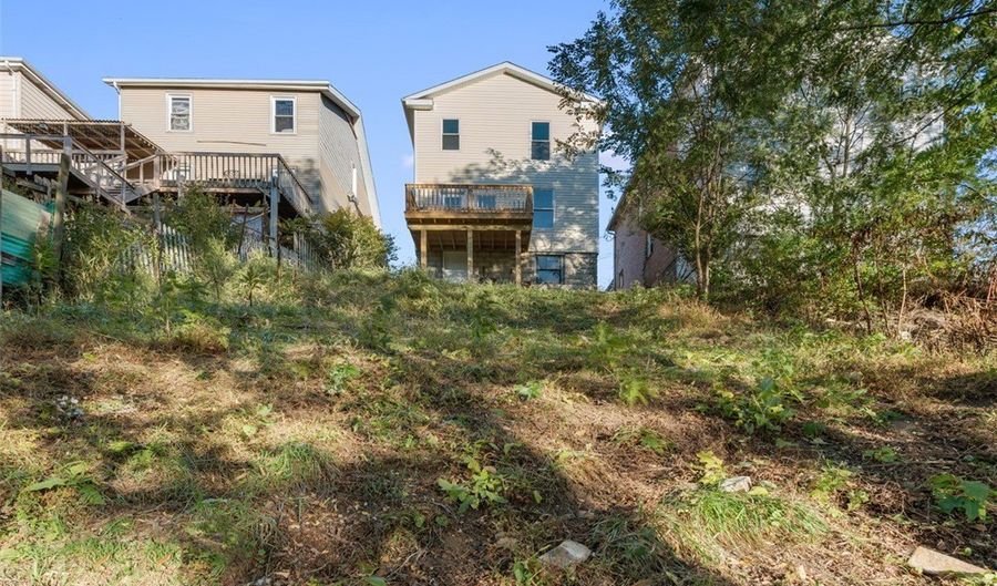 1019 Pine St, Ambridge, PA 15003 - 2 Beds, 2 Bath