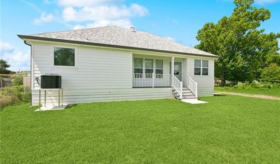 7211 CLAIBORNE Ct, Arabi, LA 70032 - 3 Beds, 2 Bath