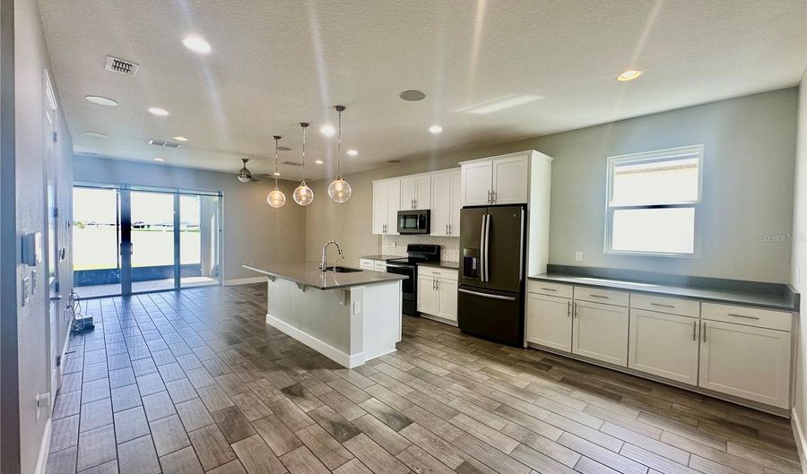 710 SPRING CREEK Dr, Auburndale, FL 33823 - 3 Beds, 2 Bath