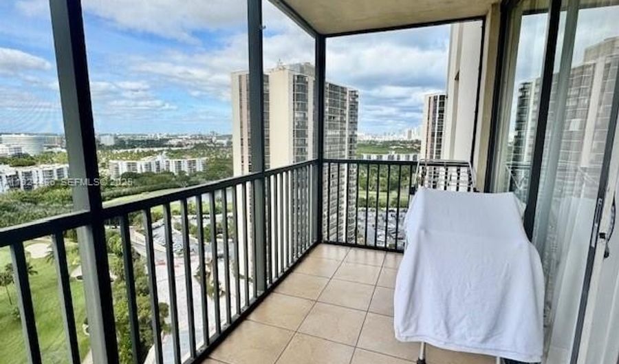 20335 W Country Club Dr 2101, Aventura, FL 33180 - 1 Beds, 2 Bath