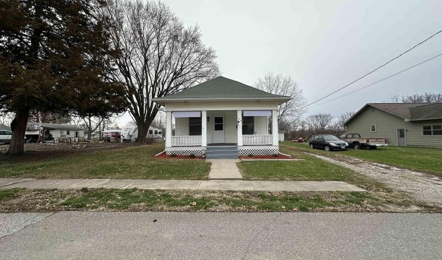 420 S 3rd St, Albia, IA 52531 - 4 Beds, 2 Bath