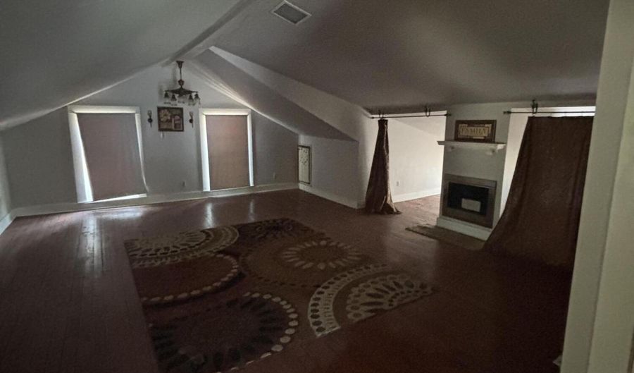 211 S Hickory St, Aberdeen, MS 39730 - 4 Beds, 2 Bath