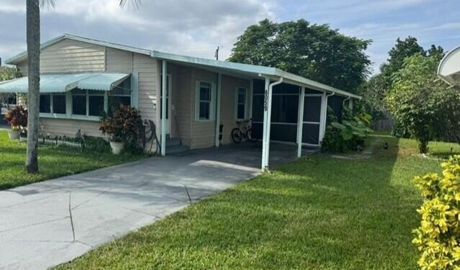 6059 Palm Harbour Dr, Atlantis, FL 33462 - 2 Beds, 2 Bath
