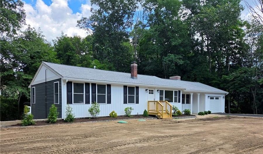 513 Knotty Oak Rd, Coventry, RI 02816 - 3 Beds, 2 Bath