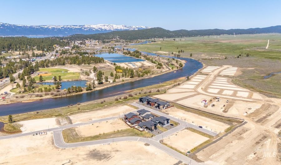 11 N Creek Way, Cascade, ID 83611 - 2 Beds, 3 Bath