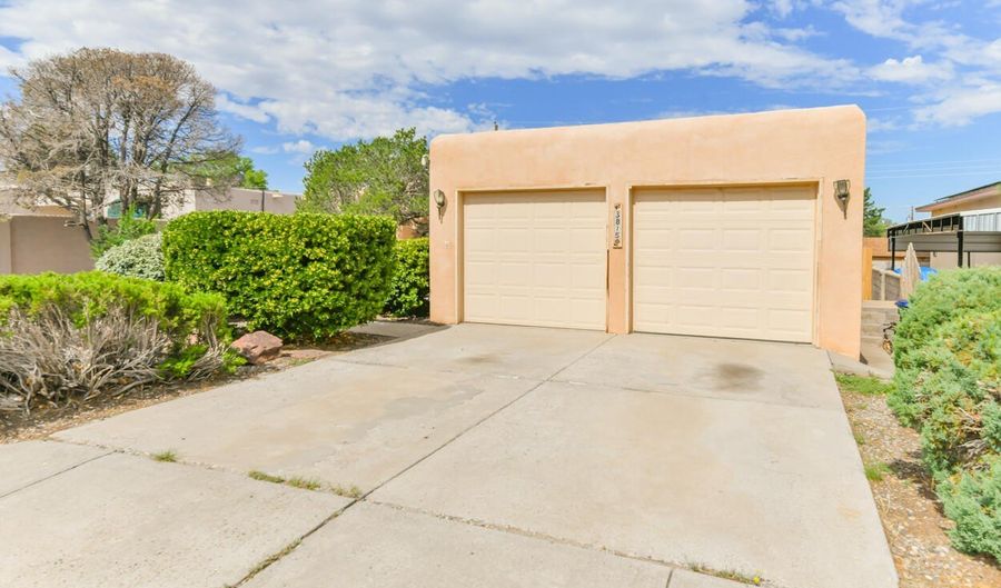 3815 ERBBE St NE, Albuquerque, NM 87111 - 3 Beds, 2 Bath