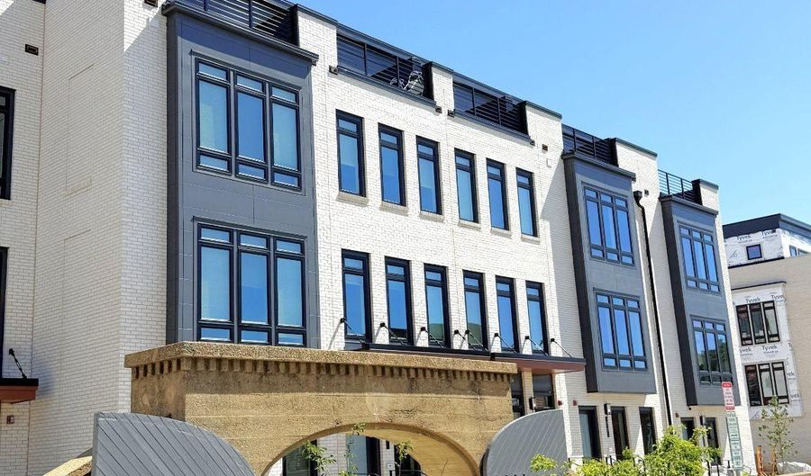 33 LOWER SERVICE Ct NW, Washington, DC 20001 - 4 Beds, 5 Bath