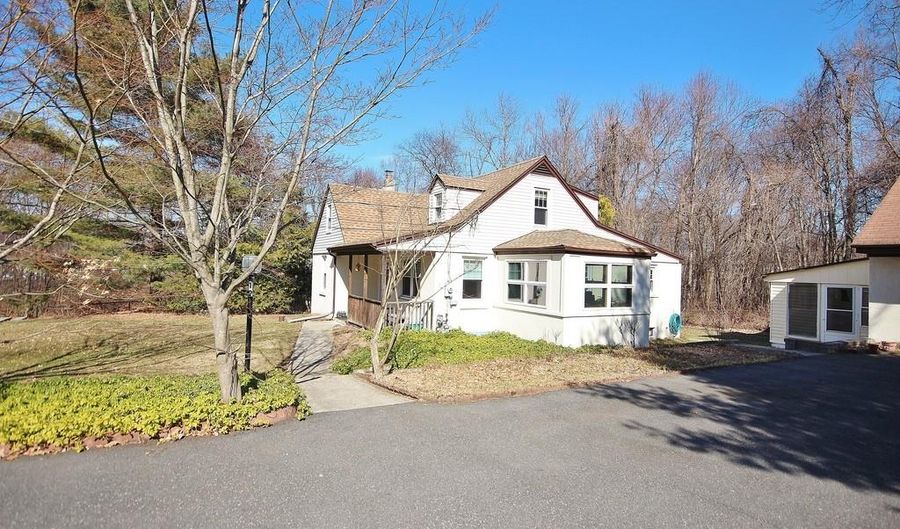 19 Stage St, Airmont, NY 10901 - 4 Beds, 2 Bath