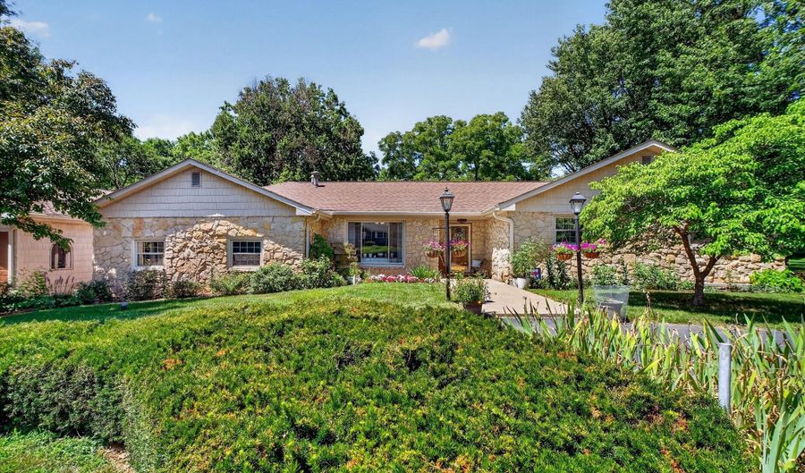 6926 Woodridge Dr, Avon, IN 46123 - 3 Beds, 3 Bath
