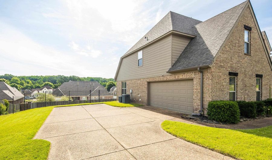 8938 MT HILL Dr, Bartlett, TN 38002 - 4 Beds, 3 Bath