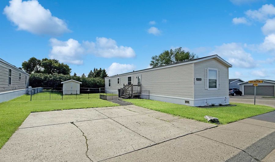 4202 Patriot Dr, Bismarck, ND 58503 - 3 Beds, 2 Bath