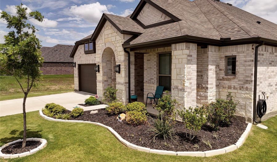 1917 Daybreak Dr, Venus, TX 76009 - 3 Beds, 2 Bath