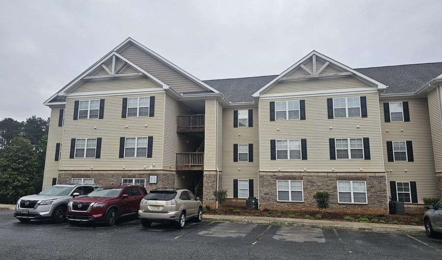 402 Lookover Dr, Anderson, SC 29621 - 3 Beds, 3 Bath