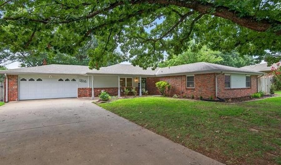 1816 Putnam Dr, Bartlesville, OK 74006 - 4 Beds, 3 Bath