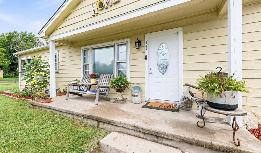 224 W Poplar, Arkansas City, KS 67005 - 4 Beds, 1 Bath