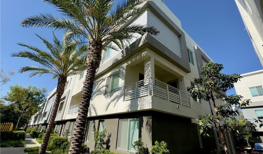 1868 S Westside Dr 28, Anaheim, CA 92805 - 4 Beds, 4 Bath