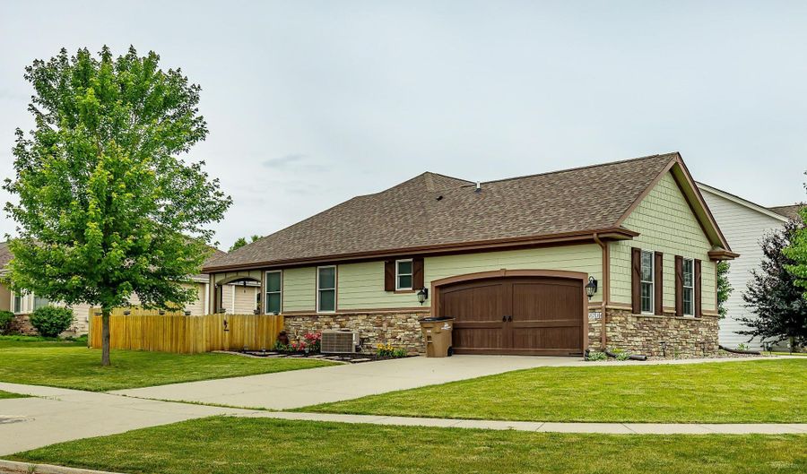 1736 Ashwood Dr SW, Altoona, IA 50009 - 4 Beds, 3 Bath