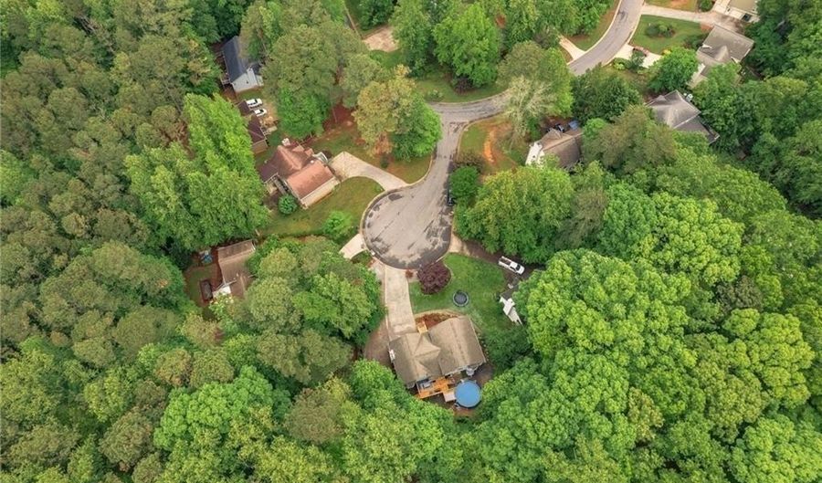 204 Queensbury Ct, Acworth, GA 30102 - 4 Beds, 3 Bath