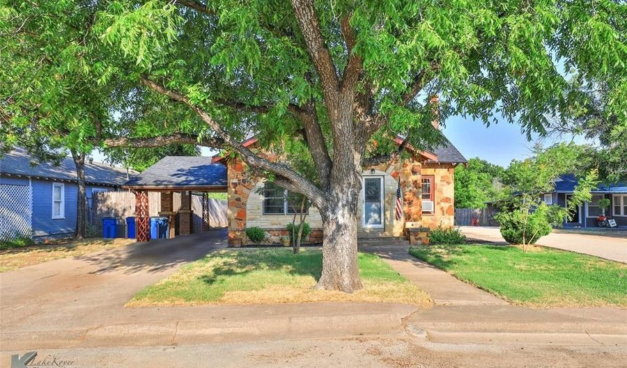 232 S Jacobs St, Albany, TX 76430 - 4 Beds, 2 Bath