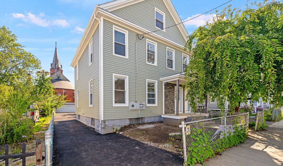 530 Jane St, Bridgeport, CT 06608 - 4 Beds, 2 Bath