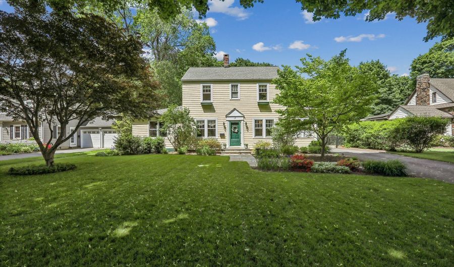17 Ridge Rd, Danbury, CT 06810 - 3 Beds, 2 Bath