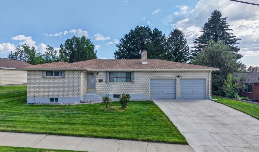 420 Taylor St, American Falls, ID 83211 - 5 Beds, 2 Bath