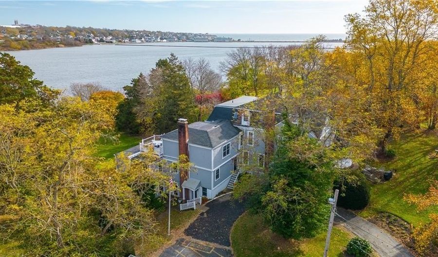 44 Bliss Mine Rd 4, Middletown, RI 02842 - 2 Beds, 3 Bath