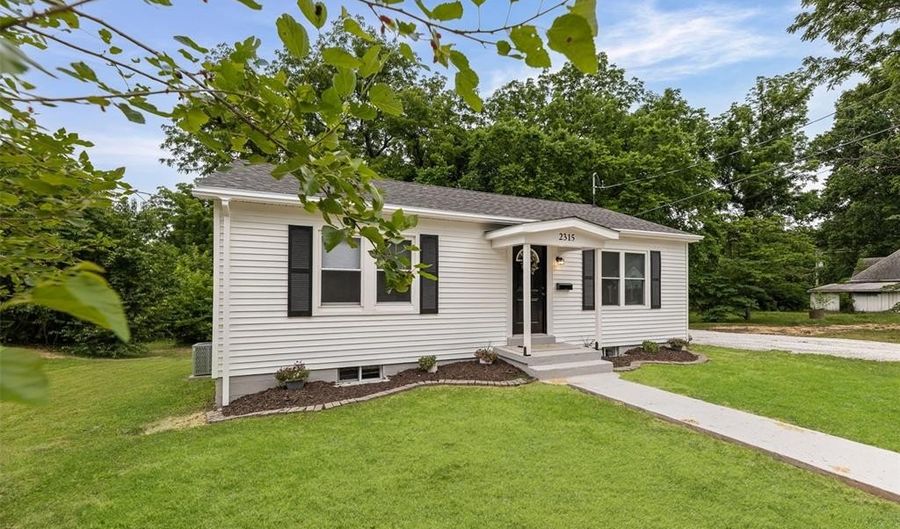 2315 Main St, Alton, IL 62002 - 2 Beds, 1 Bath