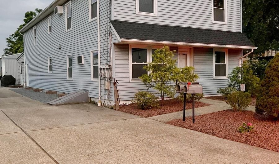 33 Lower Main St UPPER LEVEL, Aberdeen, NJ 07747 - 2 Beds, 1 Bath