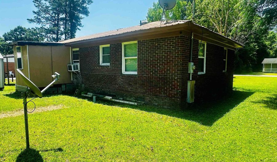 704 W Alder St, Andrews, SC 29510 - 3 Beds, 1 Bath