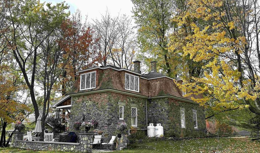 704 Hillside Ave, Berlin, NH 03570 - 3 Beds, 3 Bath
