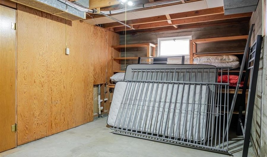 508 Circle Dr E, Cody, WY 82414 - 3 Beds, 1 Bath