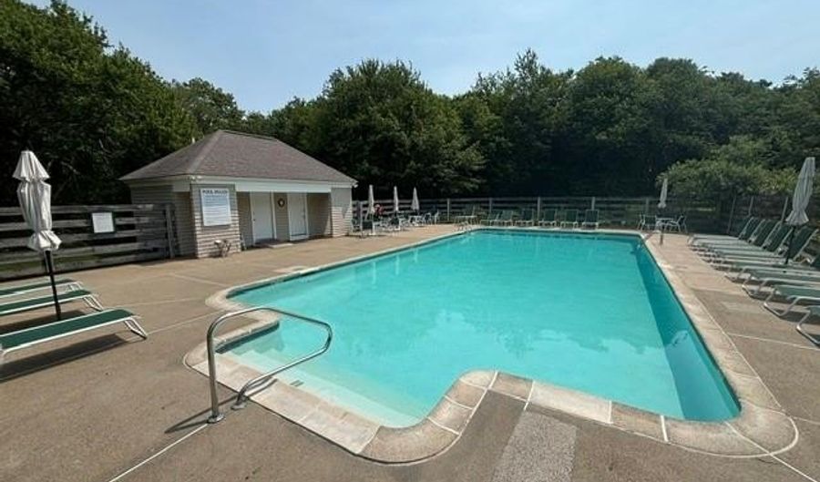 2 Martingale Ln, Narragansett, RI 02882 - 2 Beds, 3 Bath