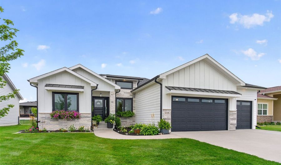 218 31st St SE, Altoona, IA 50009 - 5 Beds, 3 Bath