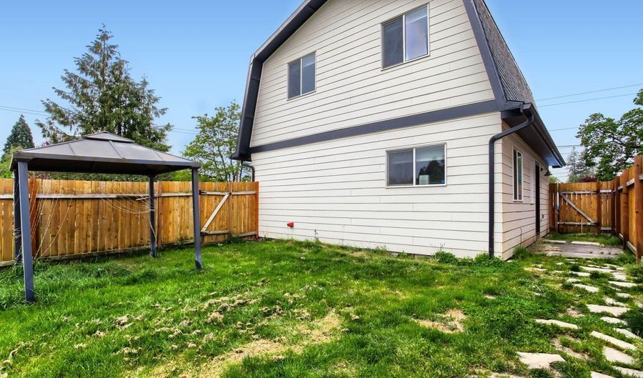 102 SE 3RD St, Battle Ground, WA 98604 - 3 Beds, 2 Bath