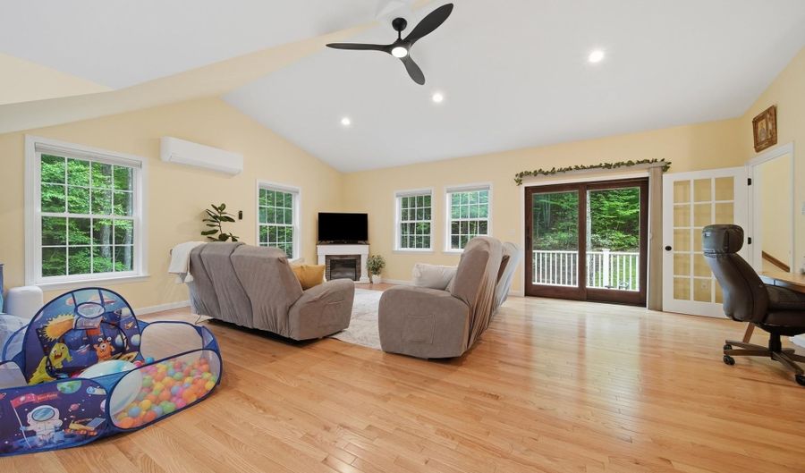 116 N Mason Rd, Brookline, NH 03033 - 4 Beds, 2 Bath
