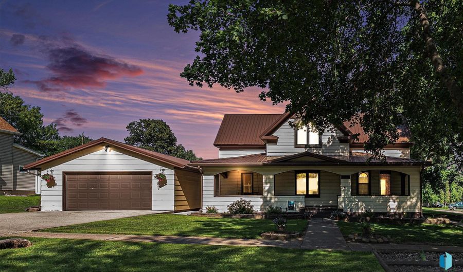401 Dakota St, Alcester, SD 57001 - 4 Beds, 1 Bath