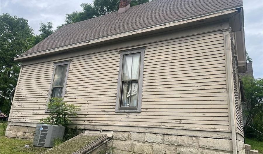 1907 I St, Bedford, IN 47421 - 4 Beds, 2 Bath