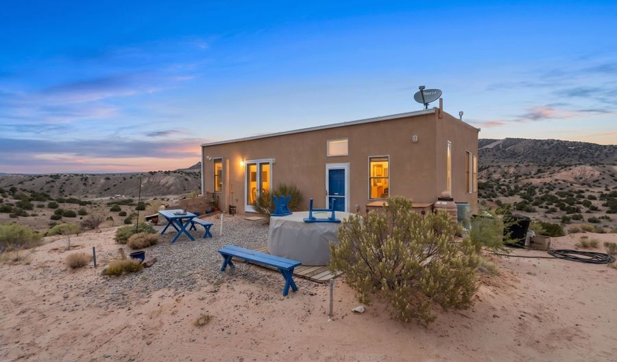 215 State Road 554, Abiquiu, NM 87510 - 2 Beds, 2 Bath