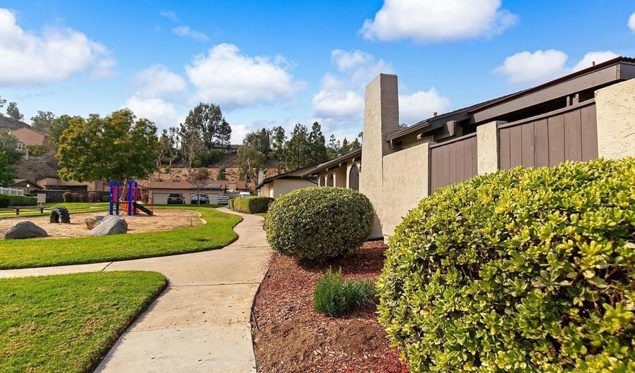 2240 DURASNO Ln, Spring Valley, CA 91977 - 2 Beds, 2 Bath