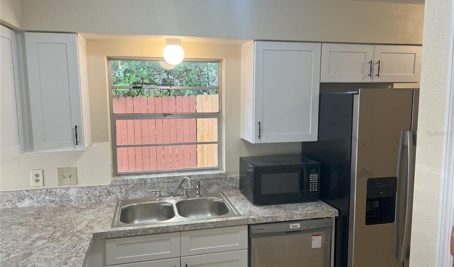 953 MONROE Ct, Apopka, FL 32703 - 2 Beds, 1 Bath