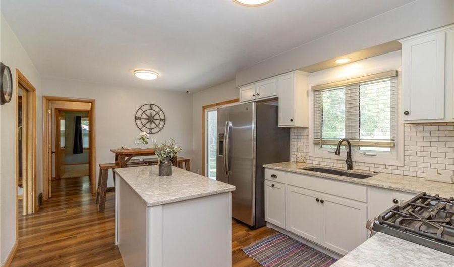 805 31st Ave, Middle Amana, IA 52203 - 4 Beds, 2 Bath