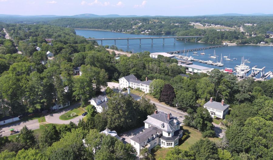208 High St, Belfast, ME 04915 - 5 Beds, 4 Bath