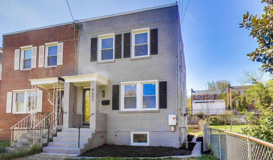 4609 HILLSIDE Rd SE, Washington, DC 20019 - 3 Beds, 3 Bath