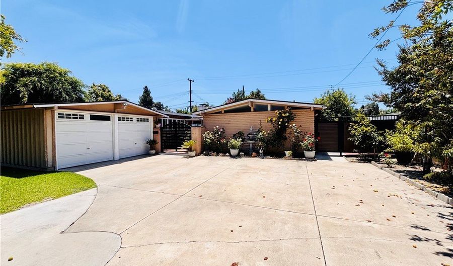 2362 W Mall Ave, Anaheim, CA 92804 - 3 Beds, 2 Bath